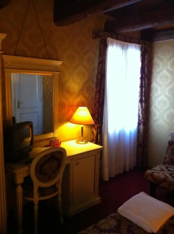 Penzion Hotel Casa Arte Benátky